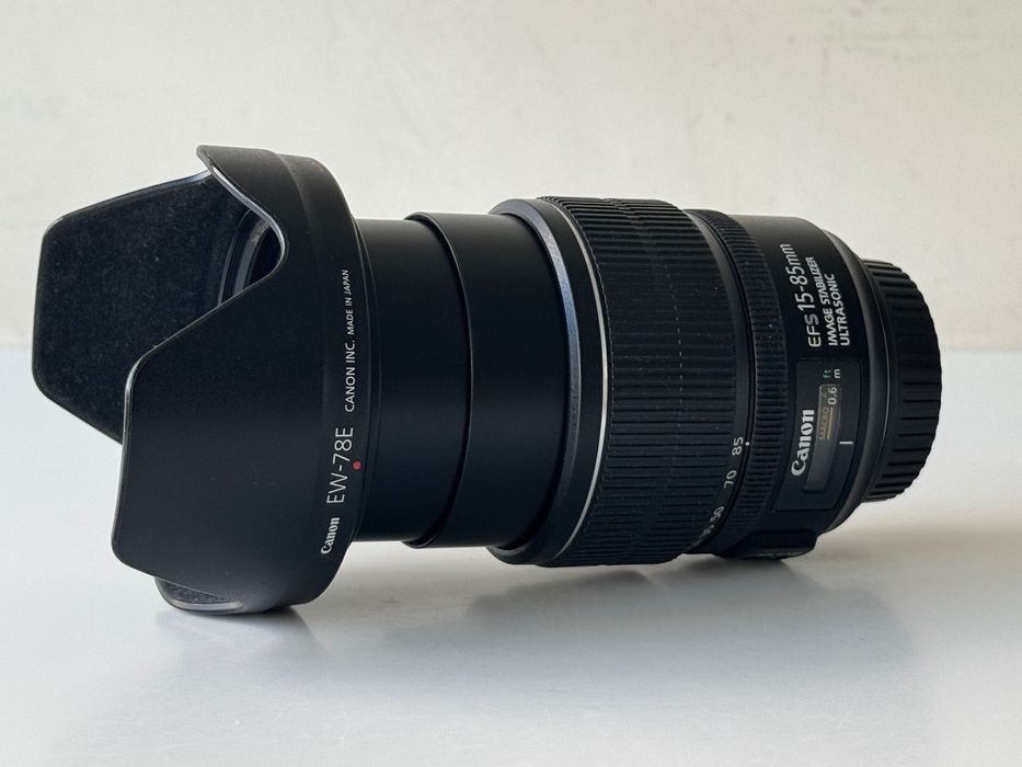 Objetiva Canon EF-S 15-85mm f/3,5-5.6 IS USM