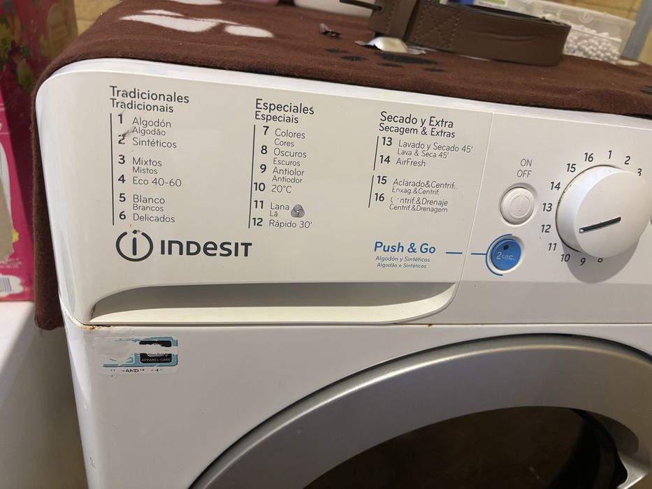 Maquina de lavar e secar roupa