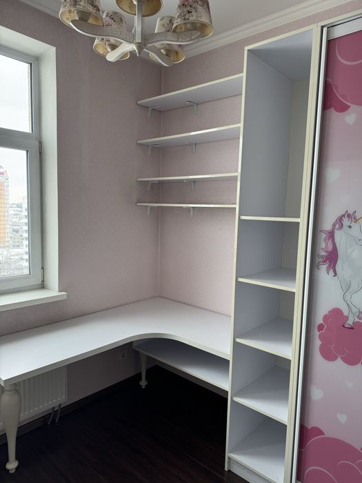 ТЕРМІНОВО! Дитячий стіл + шкаф + полички