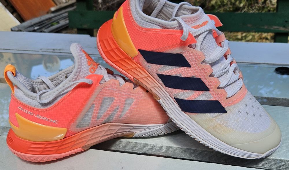 Оригінальні жіночі кросівки Adidas.