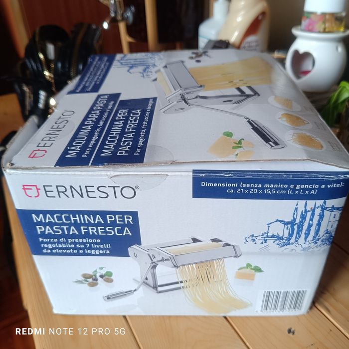 Vende se máquina de fazer massa