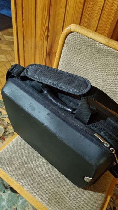 Niezwykle przemyślana torba- teczka Kinetik 15.4