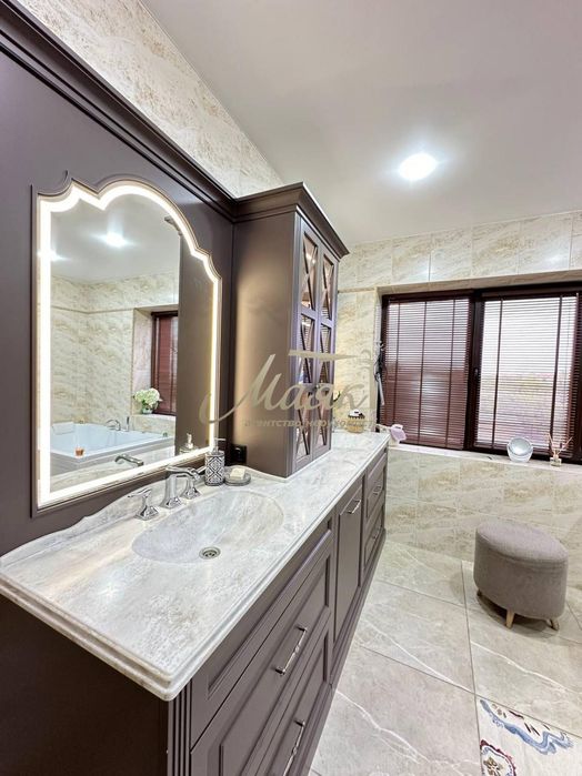 Крутий будинок з новим ремонтом в тихому місці.