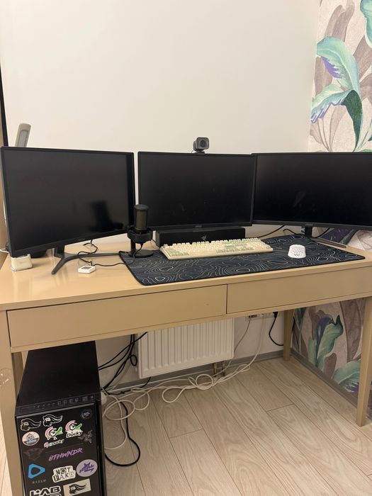 Ігровий сет(ПК+Клавіатура+3 монітори+проводи+миш+вебкамера)