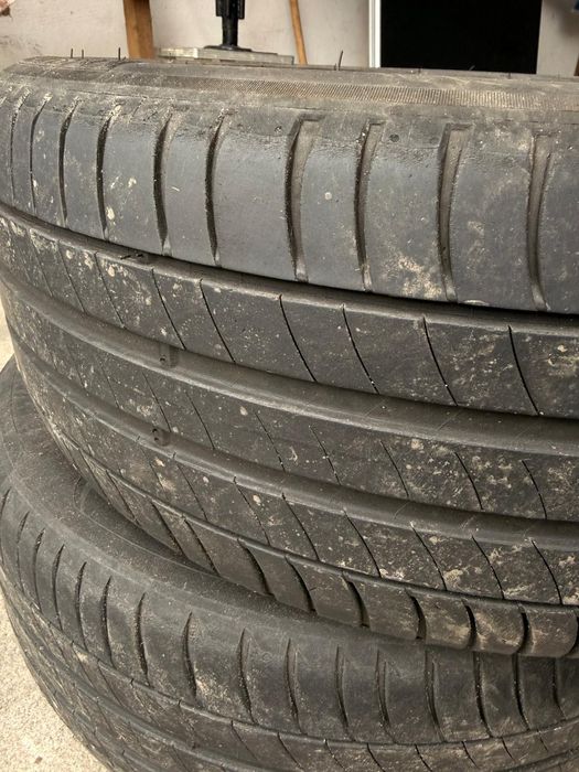 Komplet opon letnich Michelin 224/45 R17 (1 uszkodzona)