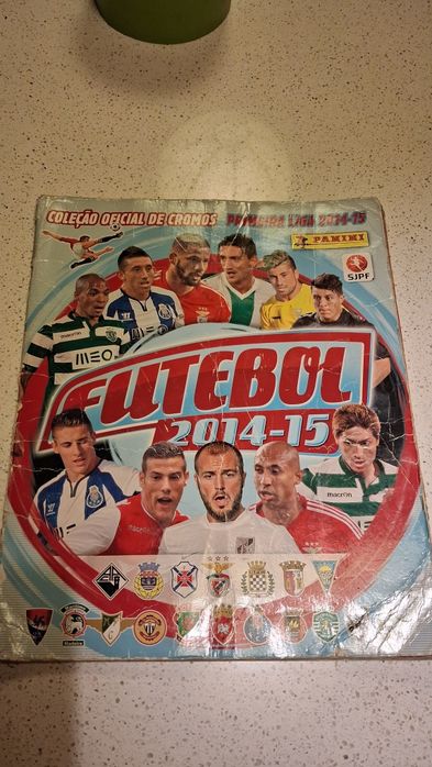 Caderneta de futebol 2014-2.15 nao esta completa mas tem muitos cromos