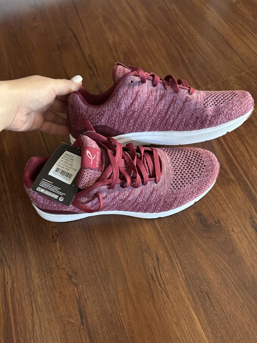 Кросівки жіночі, нові