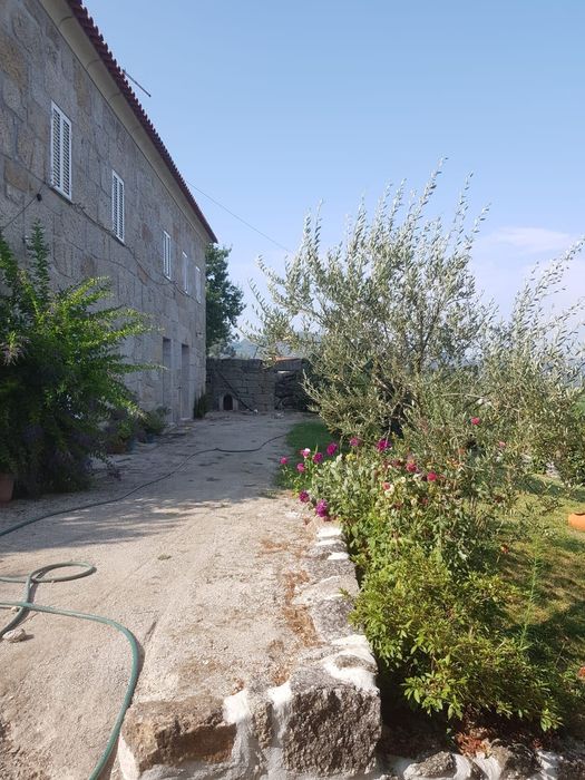 Vende-se quinta T2 com 8.980 m²