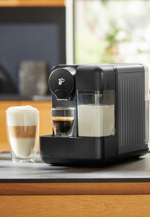 Ekspres kapsułkowy Tchibo CAFISSIMO MILK 1,2L czarny