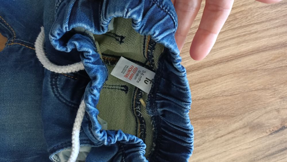 Miękkie i elastyczne jeansy 68cm
