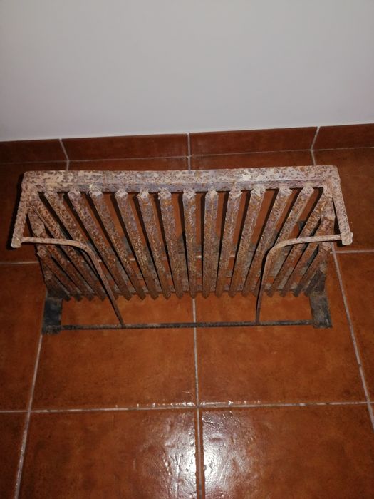 Frente de lareira para queimar lenha para aquecimento humano