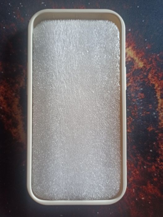 Чехол на iPhone 13