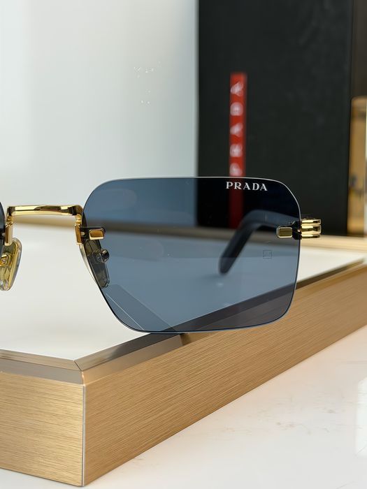 Жіночі сонцезахисні окуляри Prada Прада чорні з золотом