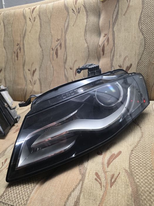 Audi a4b8  lampy przód prawa lewa komplet oryginalny 8K0941003C europa