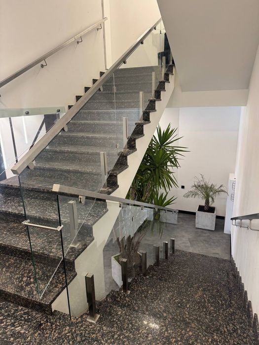 Продаж окремого комерційного поверху 270 м² із видом на став, вул. Білецька