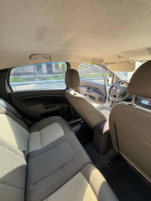 Автомобіль FIAT  Linea