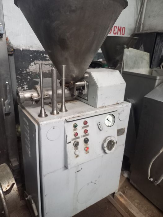 Шприц вакуумний,двохшнековий,колбасный,мясное.