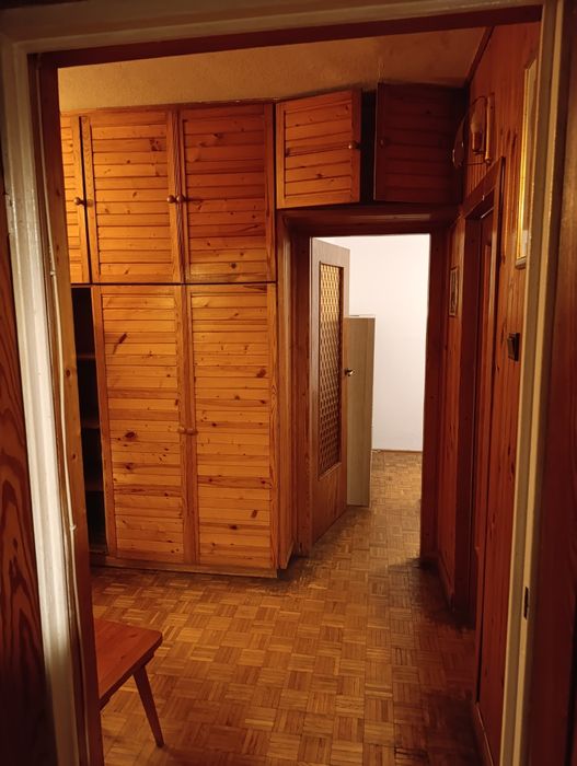 Drewniane szafki i boazerie