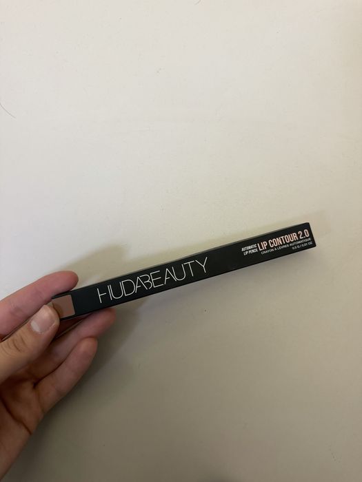 huda beauty олівець для губ