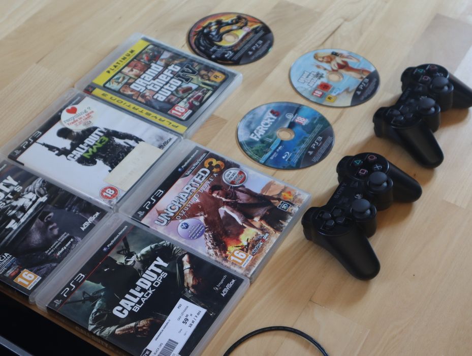 Sprzedam PS3 ,2 Pady plus Gry