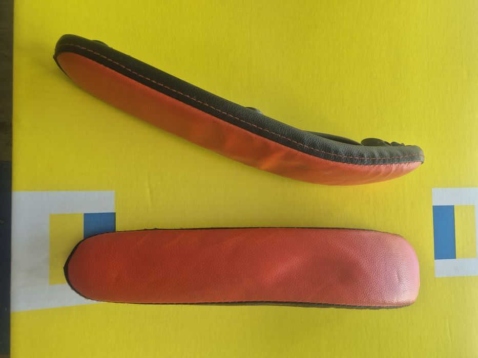 Подлокотник геймерское кресло с подставкою для ног чорний з червоним t