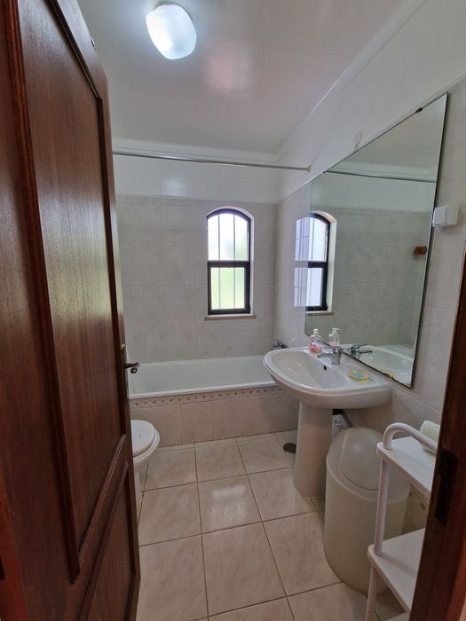 Alugo T2 para férias a 800 metros da praia da falésia 6 pessoas