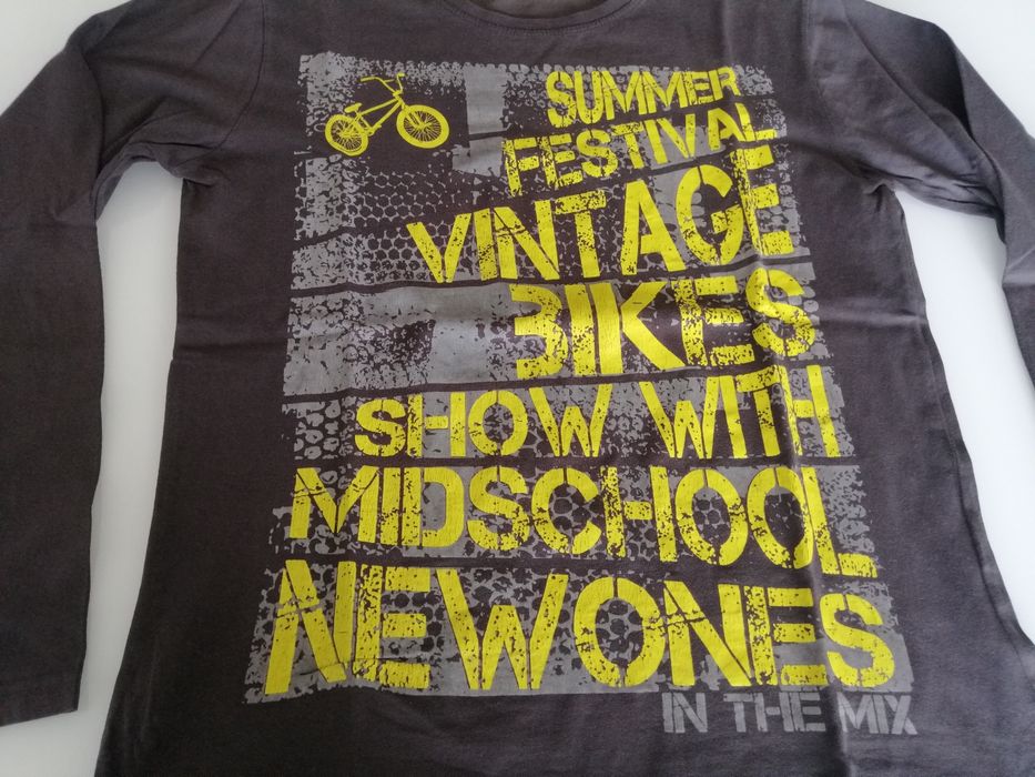 Camisola manga comprida cinzenta com estampado amarelo rapaz