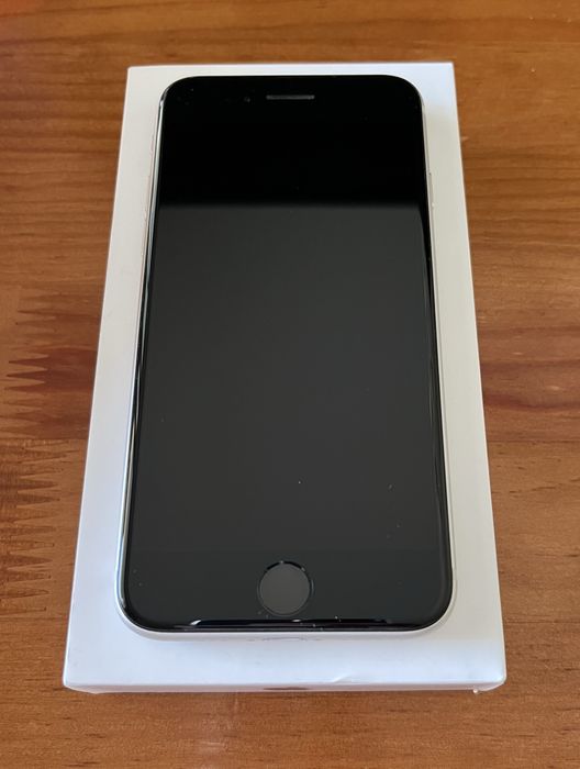 iPhone SE 2.ª Geração | Starlight | 64 GB + 4 Capas + Película