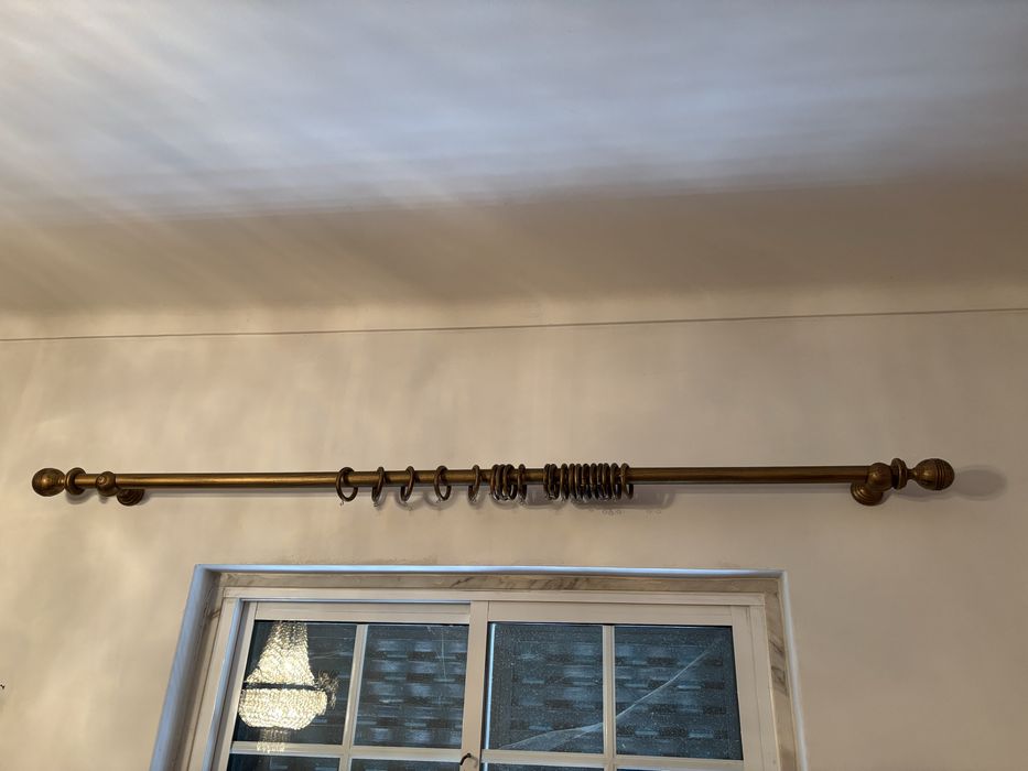 Varão de cortinado . Em tons de Dourado