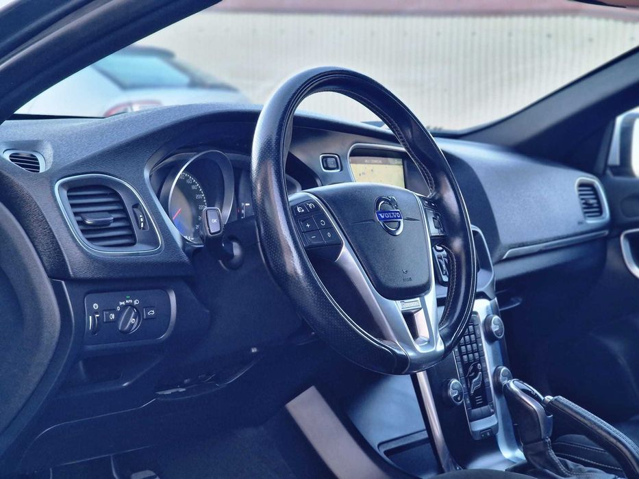 VOLVO V40 D2 R-DESIGN 1.6 115CV FULL EXTRAS "AUTOMÁTICO"