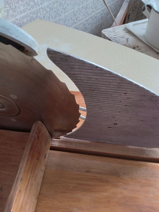 Продам антикварню хлеборезку