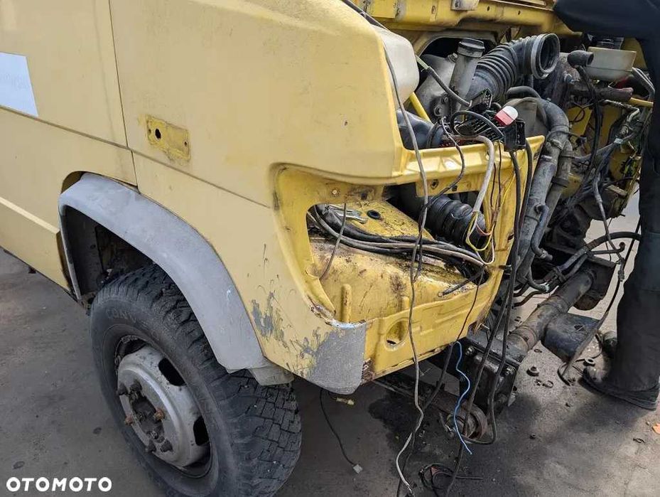 Błotnik Mercedes Vario lewy prawy