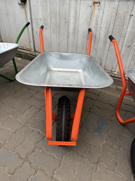 Тачка будівельна садова