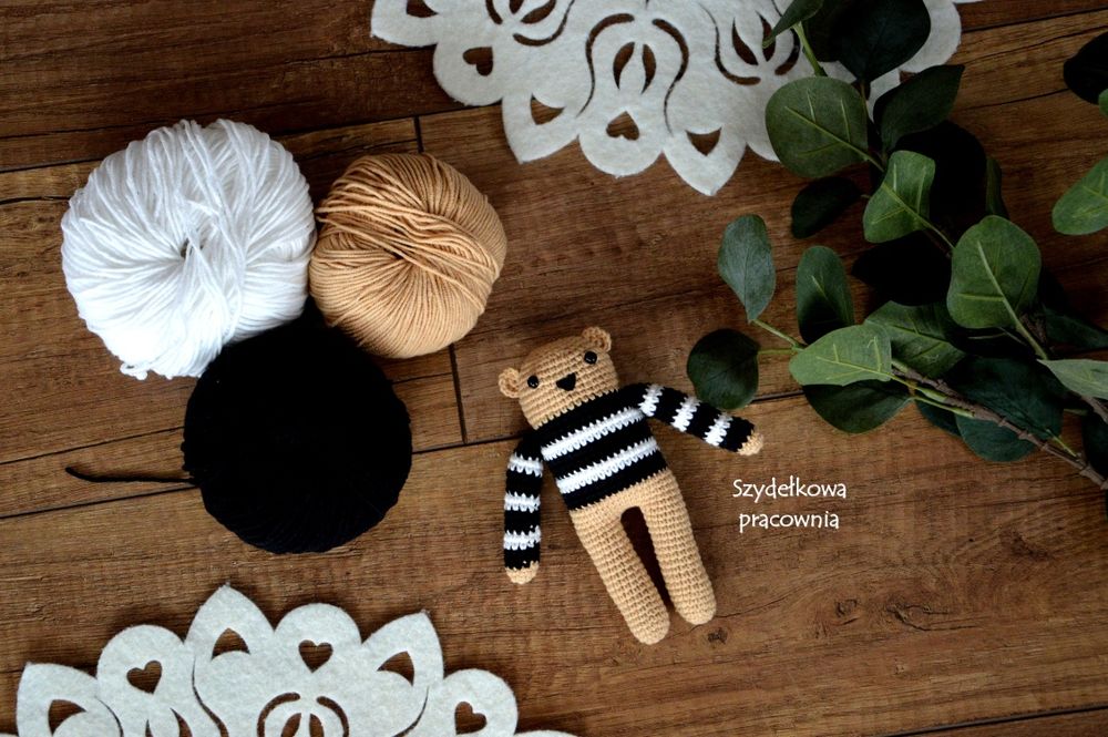 Szydełkowy miś - rękodzieło