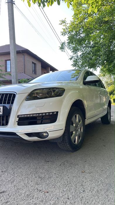 Продам машину Audi Q7