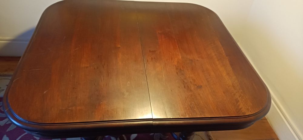 Mesa de jantar e 4 cadeiras antigas de madeira