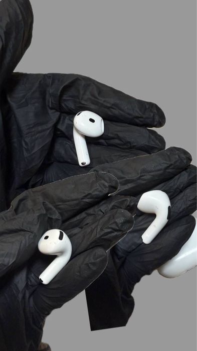 Навушники оригінальні Apple AirPods 4 (б/в)