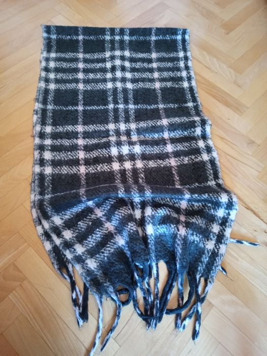 Szalik zimowy z frędzlami