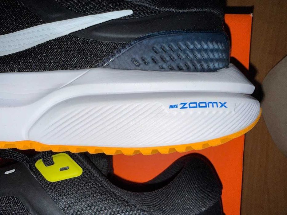NIKE Nowe Oryginalne buty Air Zoom Vomero 16