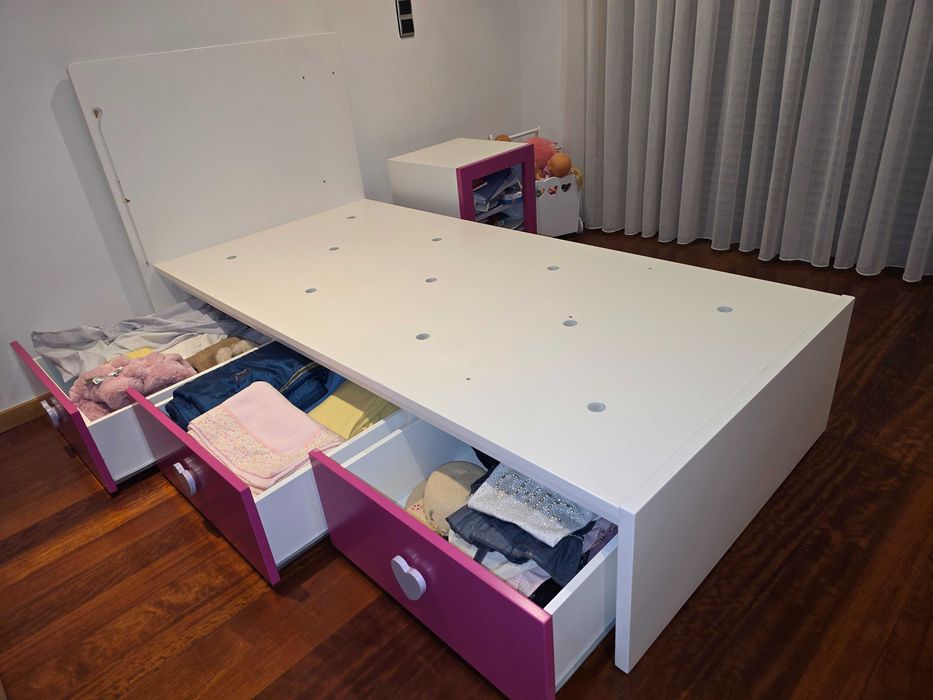 Mobília quarto menina com berço convertível em cama