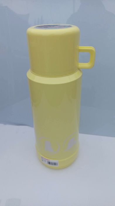 Termos plastikowy ze szklanym wkładem żółtym 0,75 L