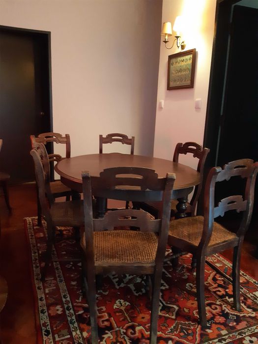 Mesa e cadeiras