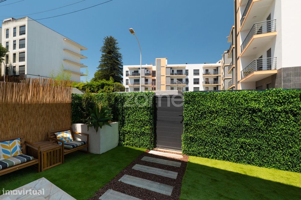 Fantástica Moradia T3+1 Remodelada com Jardim e Terraço em Benfica