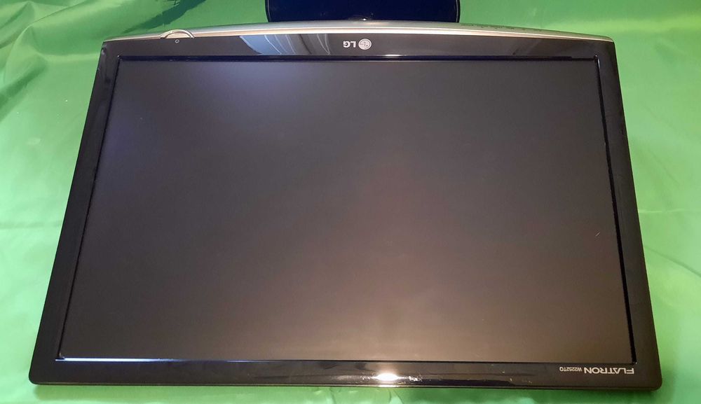 Monitor 22" LG FLATRON W2252TQ - TN 1680 x 1050