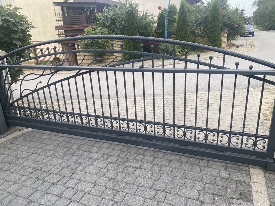 Elementy bramy kutej i furtki masywne