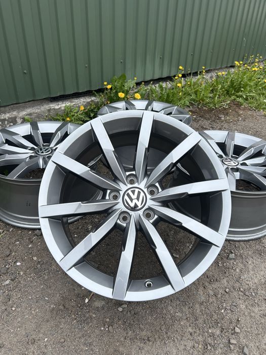 Диски Монтерей 5/112r18 Monterey Passat B8 ЕТ 44