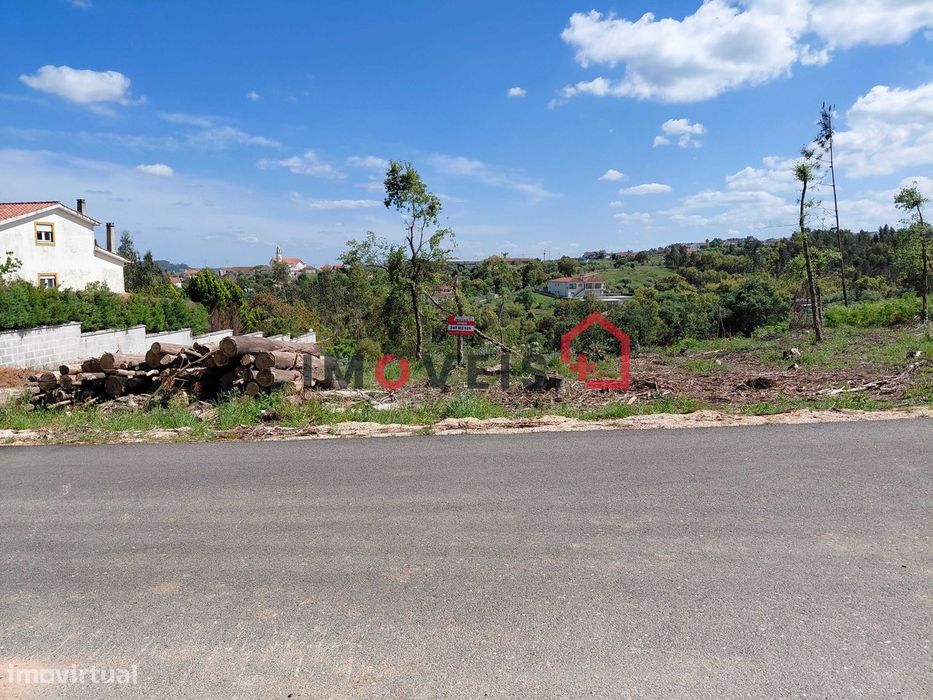 Terreno Construção Com Sete Mil E Seiscentos Metros Quadrados — Fátima, Santarém