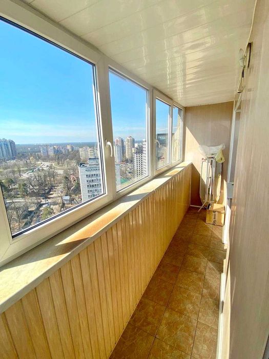 Продам квартиру Святошинська площа 1. метро Житомирська