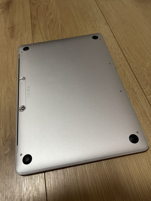 Macbook 12 Apple 8 gb  mobilny mały piekny i poreczny.