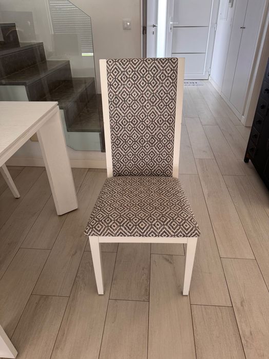 Conjunto sala de jantar (mesa e cadeiras)